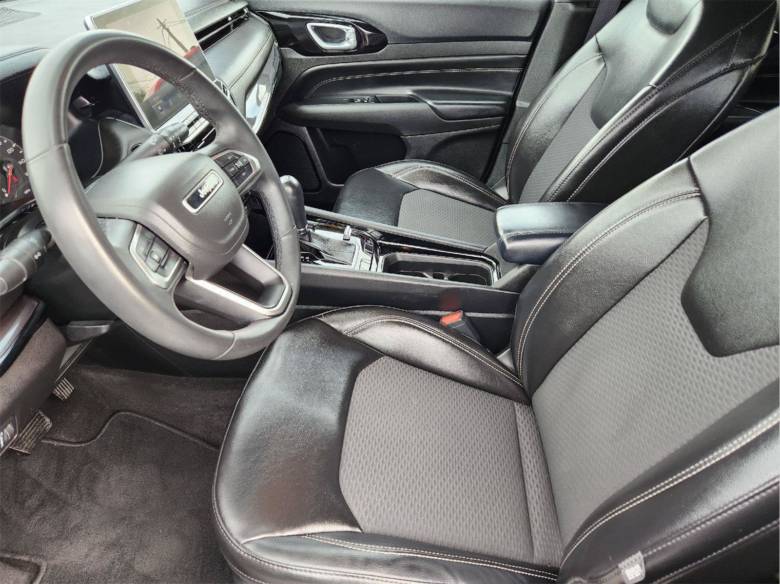 Used 2023 Jeep Compass Latitude AWD/4WD image 13