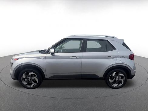 Used 2025 Hyundai Venue SEL image 9