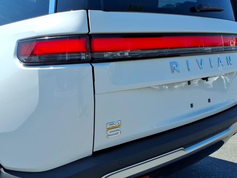 Used 2024 Rivian R1S Adventure AWD/4WD image 13