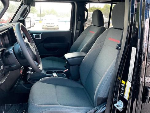 Used 2025 Jeep Wrangler Unlimited Rubicon image 9