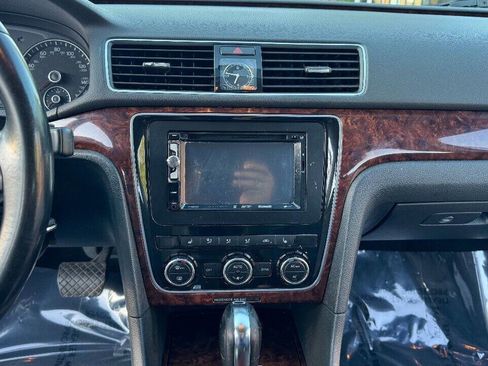 Used 2012 Volkswagen Passat 2.5 SEL Premium image 23