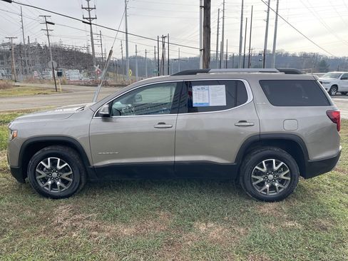 Used 2023 GMC Acadia SLE w/ Driver Convenience Package image 9