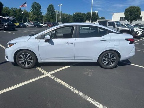 Used 2024 Nissan Versa SV FWD image 8