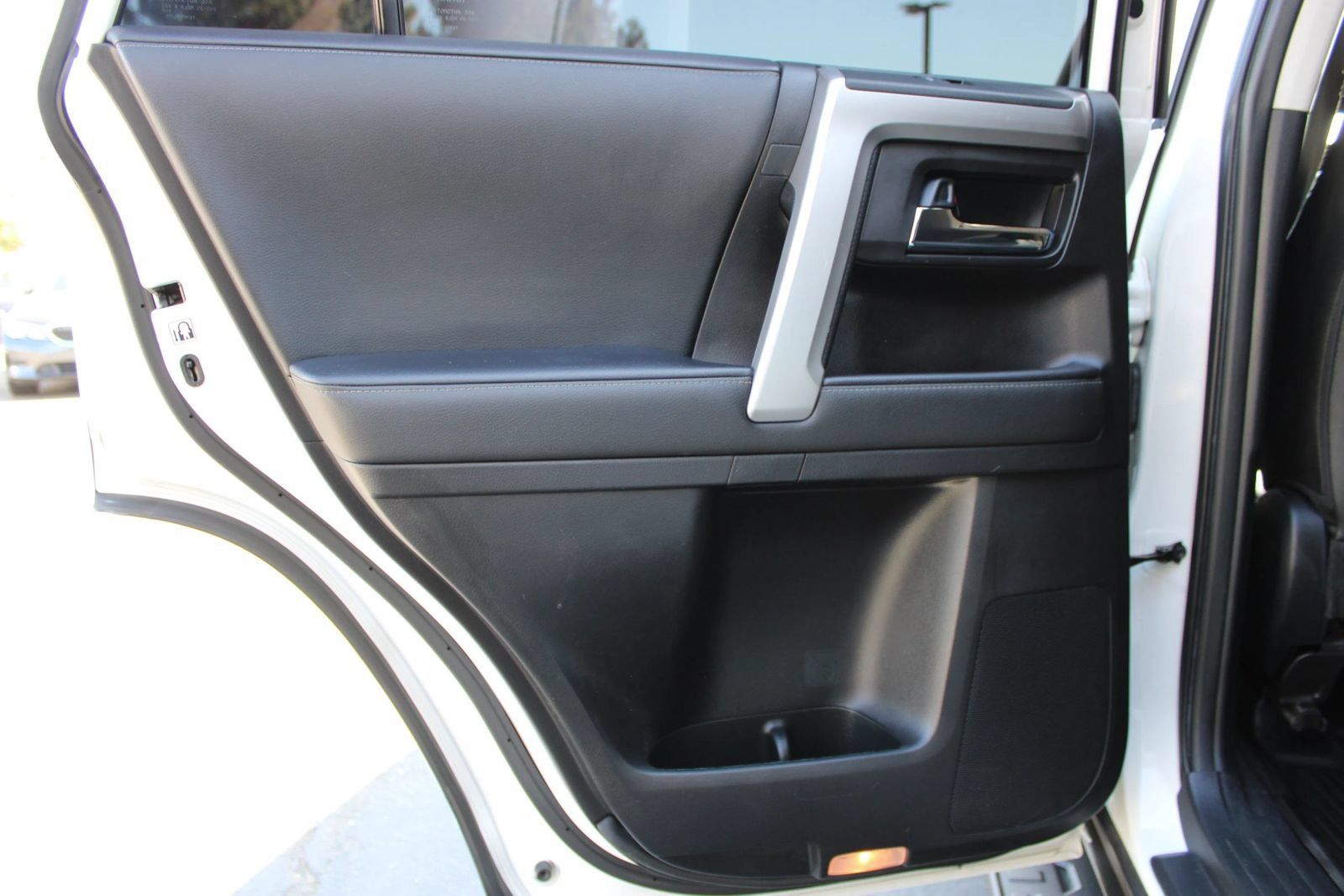 Used 2020 Toyota 4Runner SR5 Premium w/ Moonroof Package RWD image 15