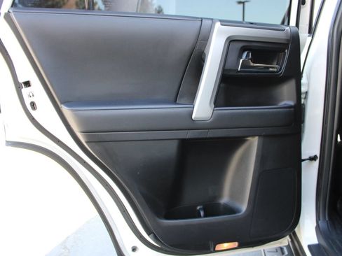 Used 2020 Toyota 4Runner SR5 Premium w/ Moonroof Package RWD image 15