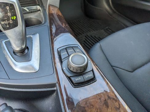 Used 2017 BMW 320i Sedan image 24