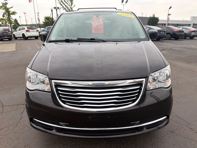 Used 2015 Chrysler Town & Country Touring FWD image 2
