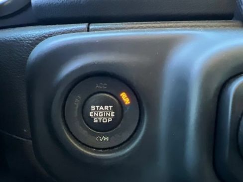 Used 2018 Jeep Wrangler Unlimited Sahara AWD/4WD image 25