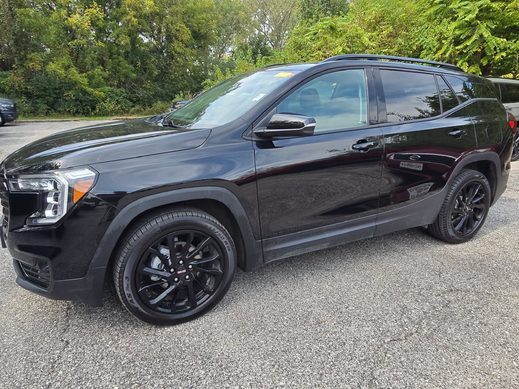 Used 2024 GMC Terrain SLT w/ Elevation Edition AWD/4WD image 2