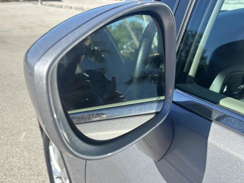 Used 2019 Chrysler Pacifica Touring-L image 35