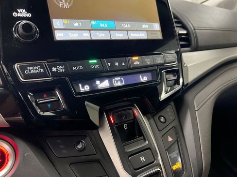 Used 2018 Honda Odyssey EX image 16