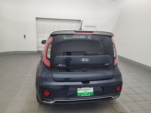 Used 2018 Kia Soul + image 6