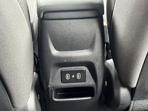 Certified 2025 Hyundai Venue SEL FWD image 17