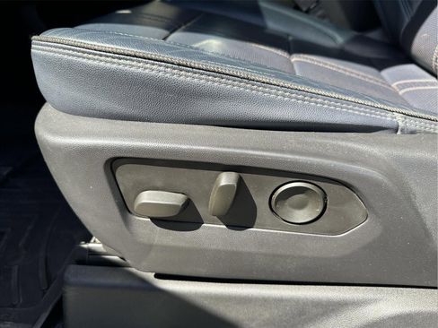 Used 2022 Chevrolet Silverado 1500 High Country image 11