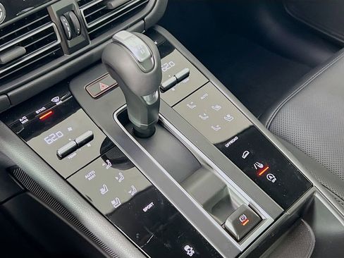 New 2026 Porsche Macan image 18