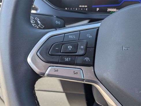 Used 2024 Volkswagen Taos SE image 25