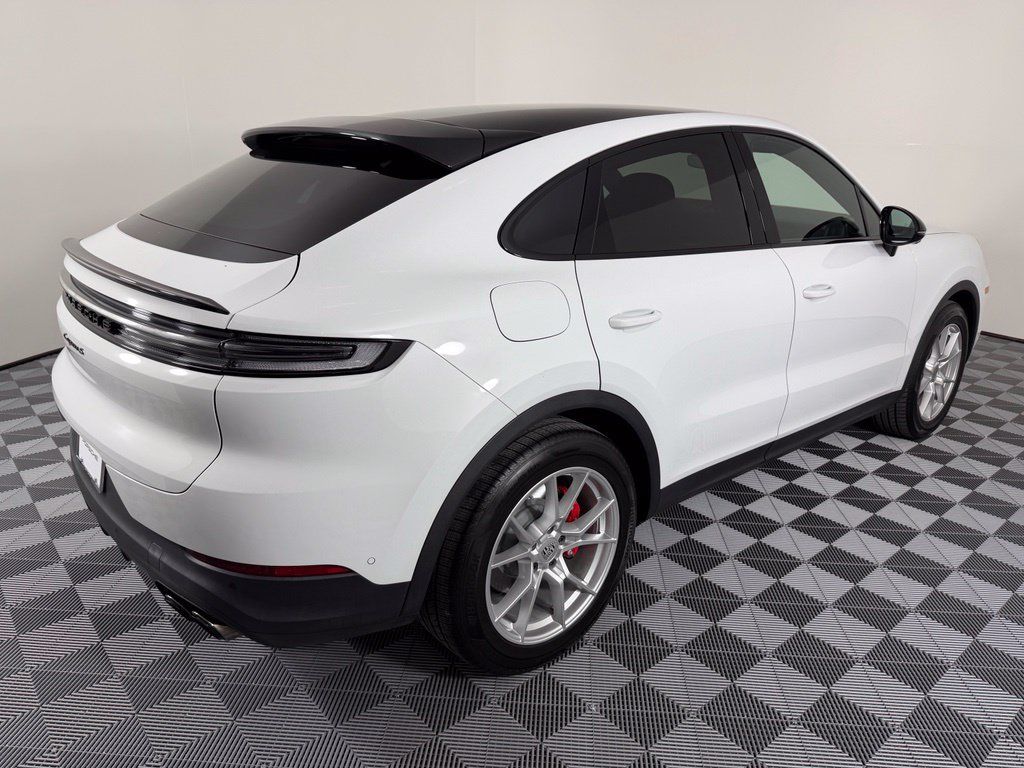 Certified 2024 Porsche Cayenne S AWD/4WD image 11