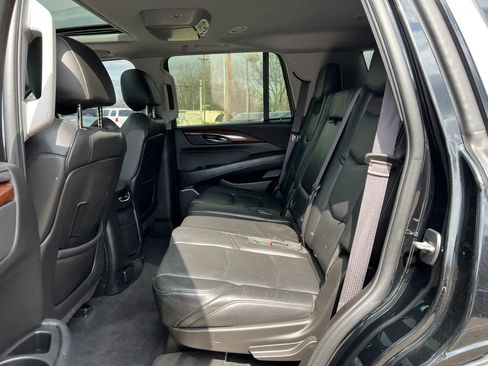Used 2015 Cadillac Escalade Luxury AWD/4WD image 27