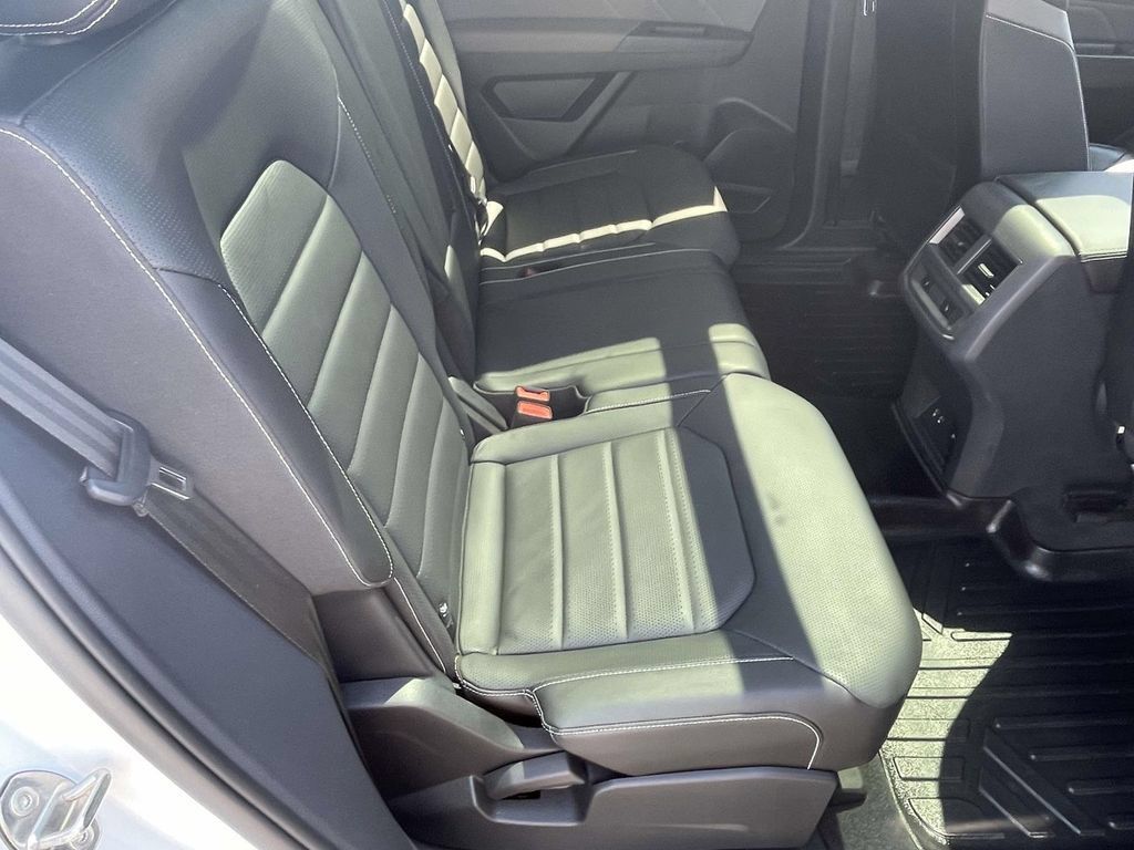 Used 2023 Volkswagen Atlas Cross Sport SEL Premium R-Line AWD/4WD image 19