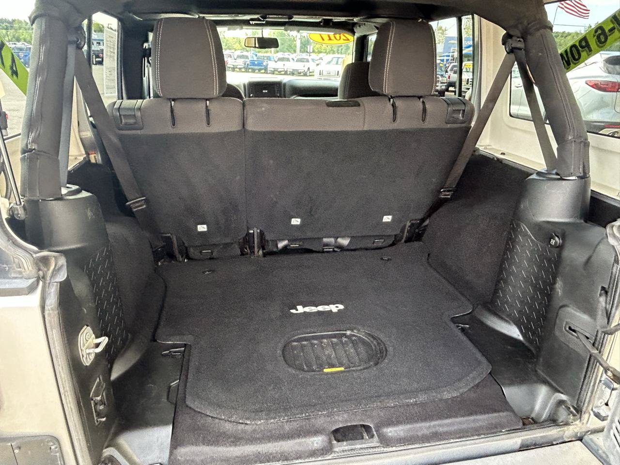 Used 2017 Jeep Wrangler Unlimited Sahara AWD/4WD image 19