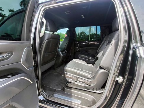 Used 2023 Cadillac Escalade ESV Luxury AWD/4WD image 13