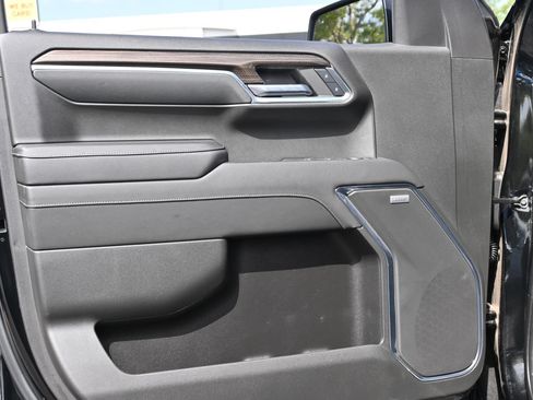 Used 2024 Chevrolet Silverado 1500 LT Trail Boss w/ LT Trail Boss Premium Package AWD/4WD image 19