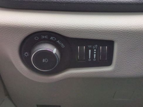 Used 2024 Chrysler Pacifica Touring-L w/ Road Tripper Package image 18