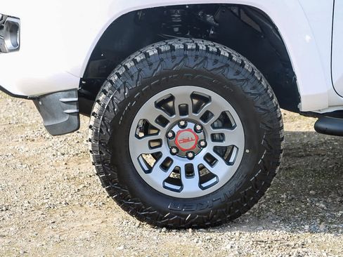 Used 2017 Toyota Tacoma SR5 w/ Tow Package image 9