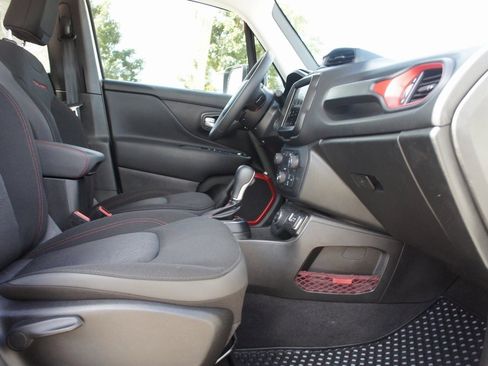 Used 2023 Jeep Renegade Trailhawk image 36