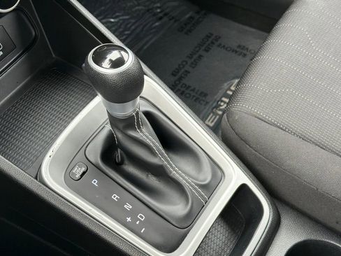 Used 2020 Hyundai Venue SE image 19