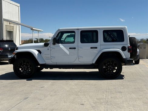 Used 2022 Jeep Wrangler Unlimited Sahara w/ Cold Weather Group image 14