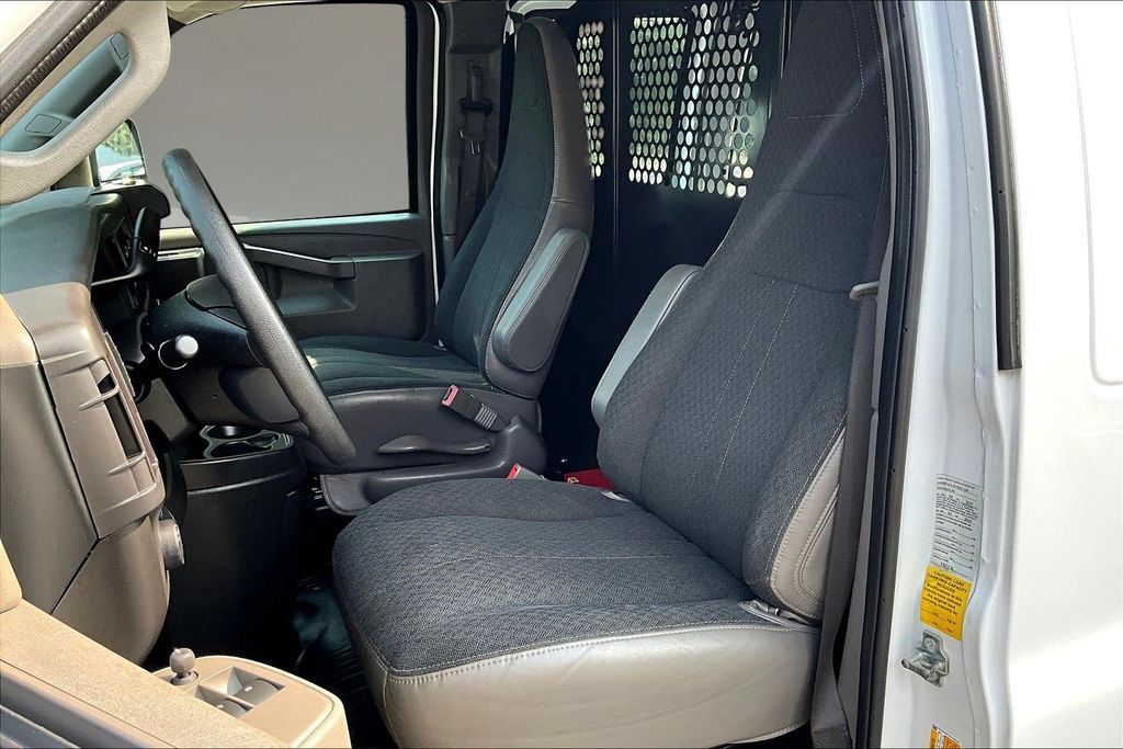 Used 2025 Chevrolet Express 2500 w/ Driver Convenience Package RWD image 18