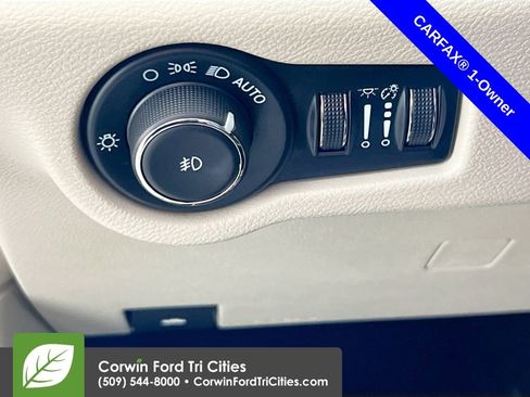 Used 2024 Chrysler Pacifica Touring-L image 20