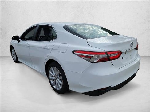 Used 2018 Toyota Camry LE image 7