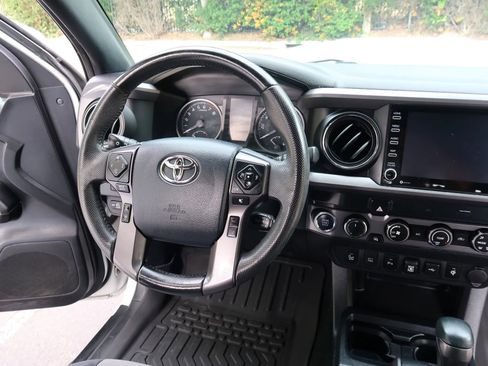 Used 2020 Toyota Tacoma TRD Sport w/ Technology Package AWD/4WD image 28