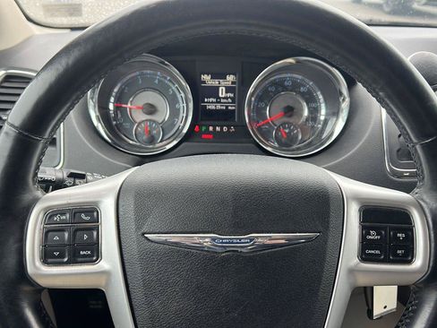 Used 2016 Chrysler Town & Country Touring w/ Driver Convenience Group FWD image 11