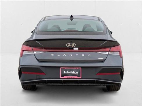 New 2025 Hyundai Elantra SEL image 8