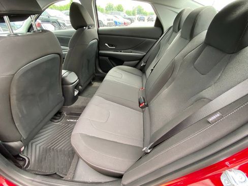 Used 2025 Hyundai Elantra SE FWD image 22