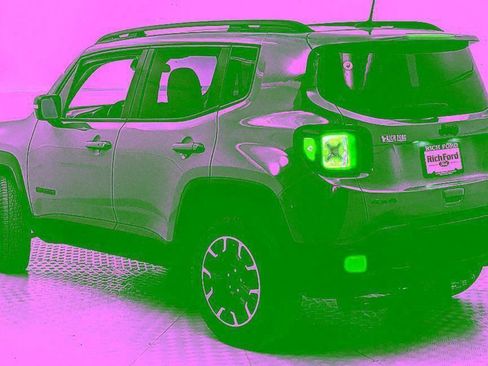 Used 2023 Jeep Renegade Latitude AWD/4WD image 4
