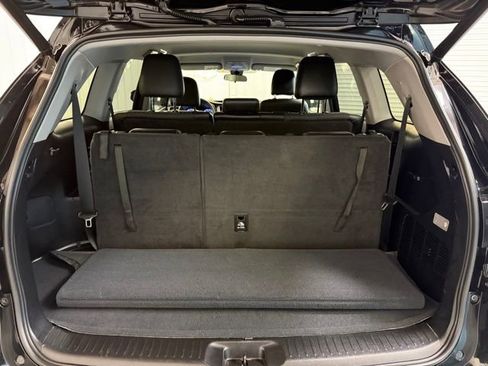 Used 2018 Toyota Highlander Plus w/ Carpet Mat Package (TMS) image 10