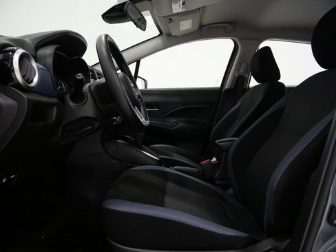 Used 2025 Nissan Versa SV FWD image 11