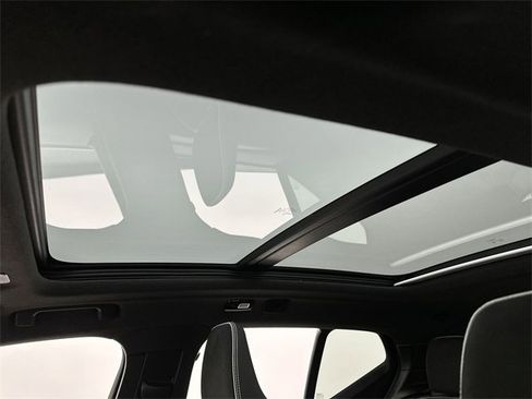 Certified 2025 Volvo XC40 B5 Plus image 22