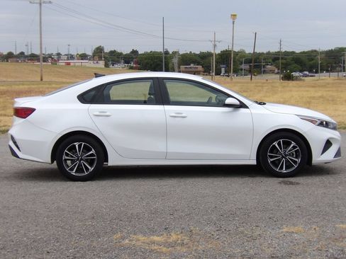 Used 2024 Kia Forte LXS FWD image 5
