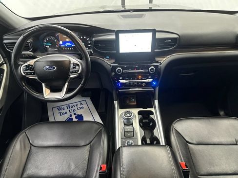 Used 2021 Ford Explorer Limited w/ Equipment Group 301A AWD/4WD image 25