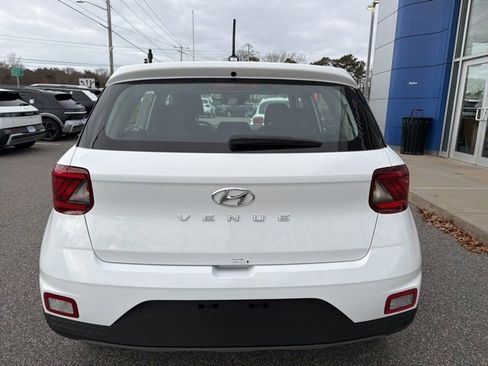 Certified 2025 Hyundai Venue SE image 7