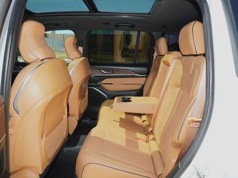 Used 2023 Jeep Grand Cherokee Summit AWD/4WD image 30