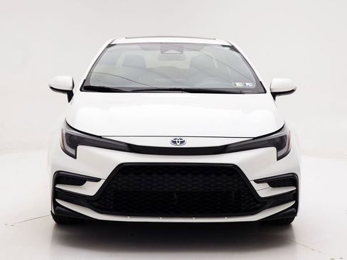 Used 2024 Toyota Corolla SE w/ SE Package image 3