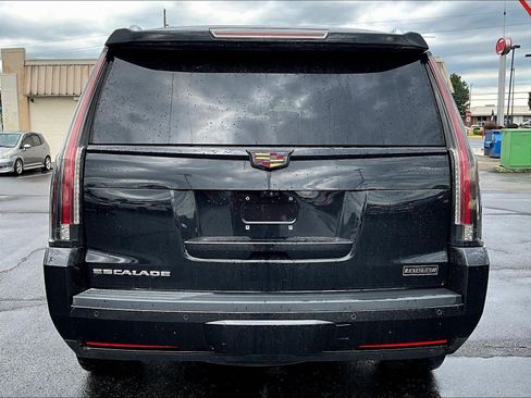 Used 2019 Cadillac Escalade Platinum w/ Escalade Sport Edition AWD/4WD image 5