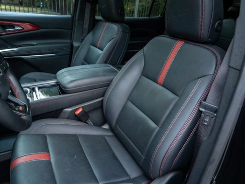 Used 2024 Chevrolet Traverse RS w/ LPO, Floor Liner Package FWD image 11