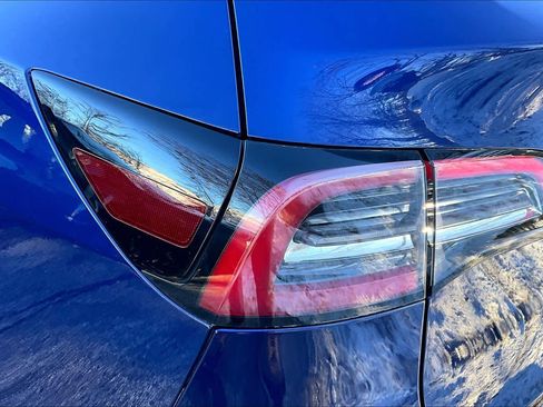 Used 2021 Tesla Model Y Long Range image 26